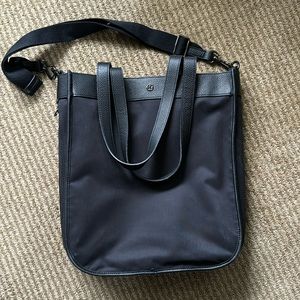 Expandable cross-body tote